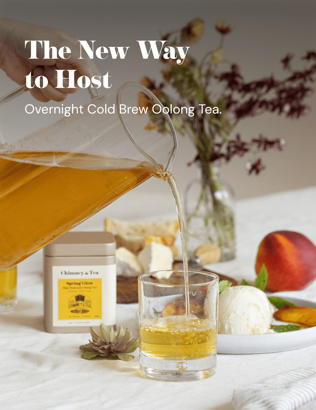 Cold_Brew_Oolong_Tea_-_Lifestyle_-_pour_tea_from_jar